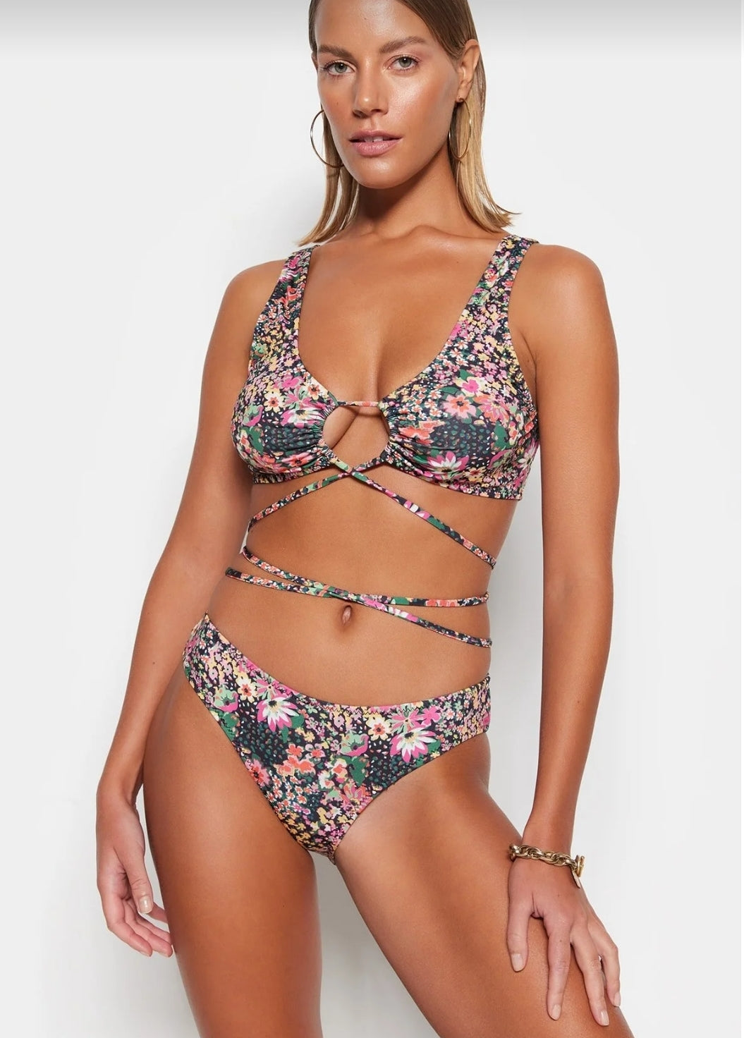 Collection Floral Patterned Triangle Tie Bikini Top
TBESS23BU00162