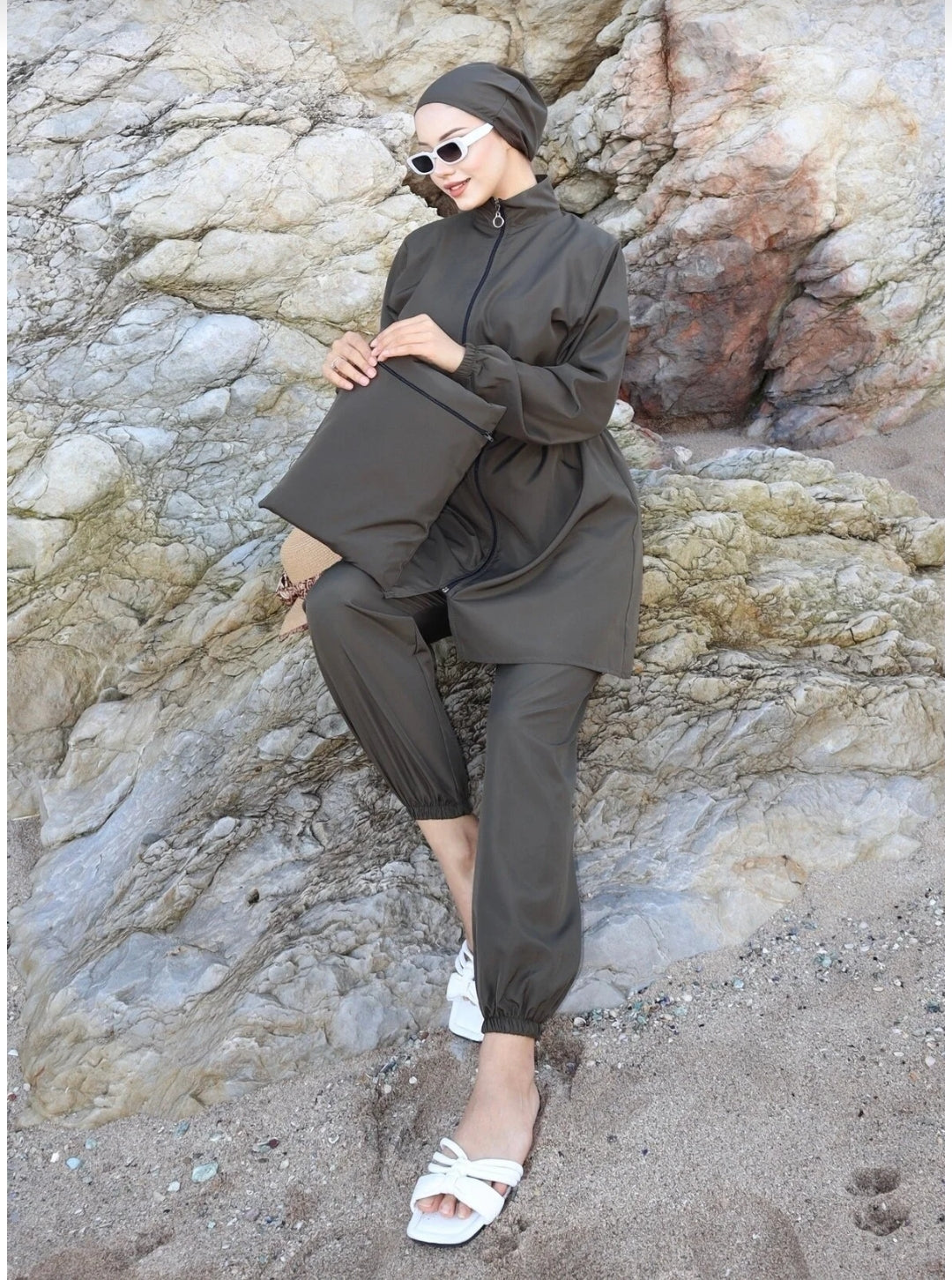 new ats Atlas Beli Elastic Hijab Swimsuit 4-Piece Set with Bag and Bonnet
Black