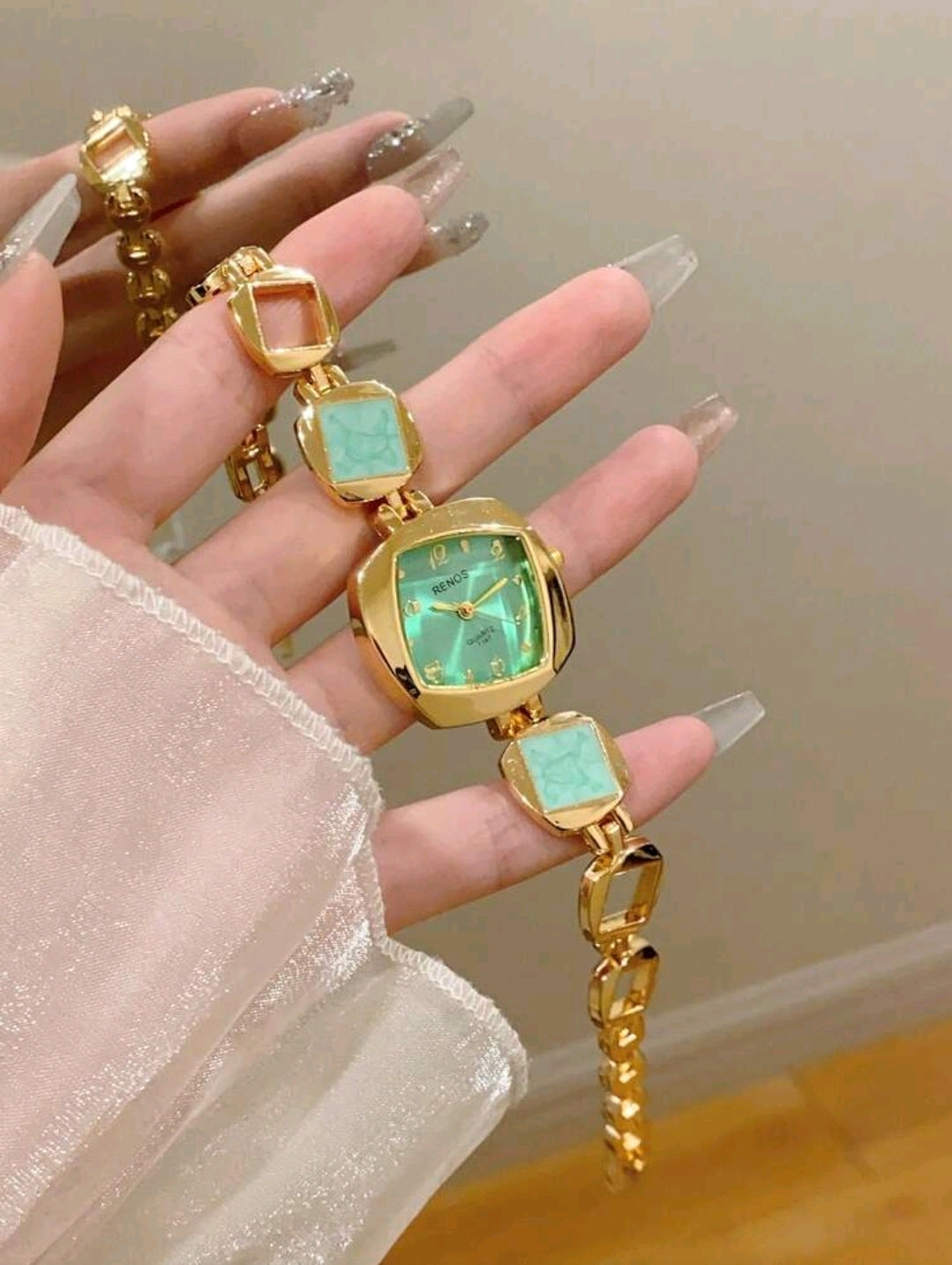 1pc Women's Gold Alloy Asymmetrical Bracelet Watch, Fashion Arabic Numeral Dial, Quartz Movement, Adjustable Strap, Suitable For Daily Decoration And Holiday Gifts
