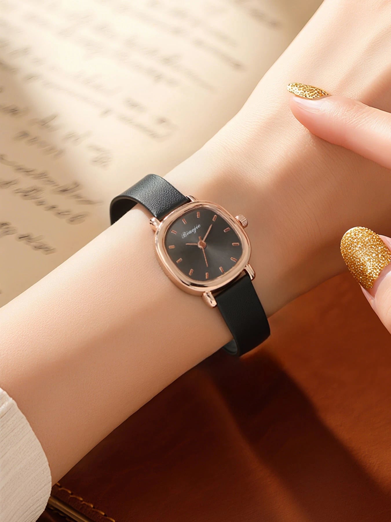 1pc Retro Vintage Women's Watch, High-Quality Student Style, Lightweight Luxury British Small Dial Quartz Watch For Ladies