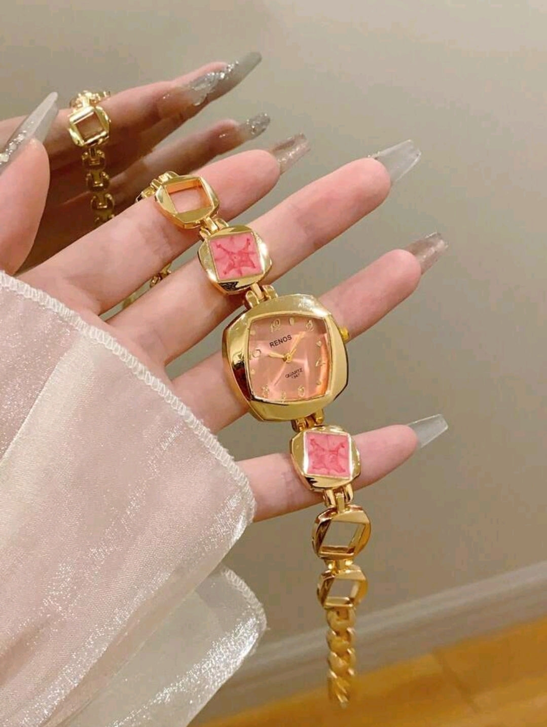1pc Women's Gold Alloy Asymmetrical Bracelet Watch, Fashion Arabic Numeral Dial, Quartz Movement, Adjustable Strap, Suitable For Daily Decoration And Holiday Gifts