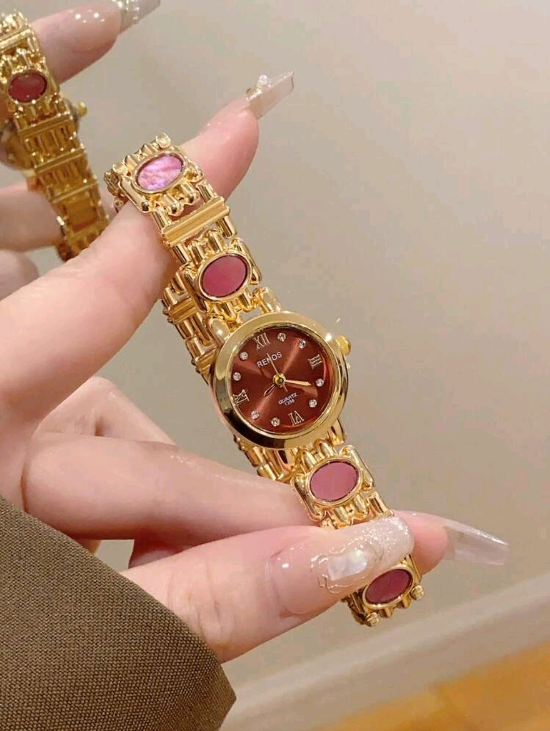 1pc Women's Gold Alloy Asymmetrical Bracelet Watch, Fashion Arabic Numeral Dial, Quartz Movement, Adjustable Strap, Suitable For Daily Decoration And Holiday Gifts