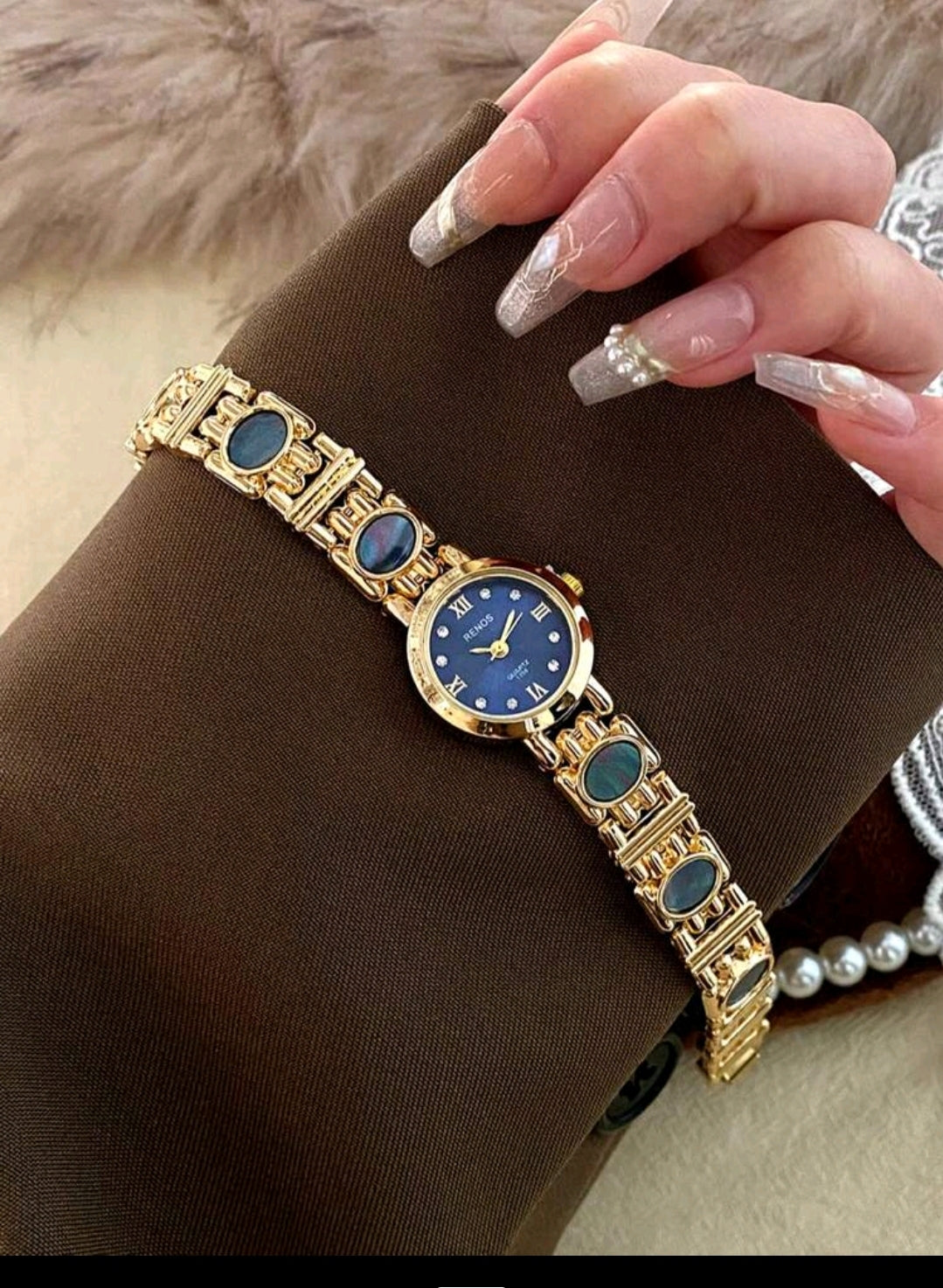 1pc Women's Gold Alloy Asymmetrical Bracelet Watch, Fashion Arabic Numeral Dial, Quartz Movement, Adjustable Strap, Suitable For Daily Decoration And Holiday Gifts