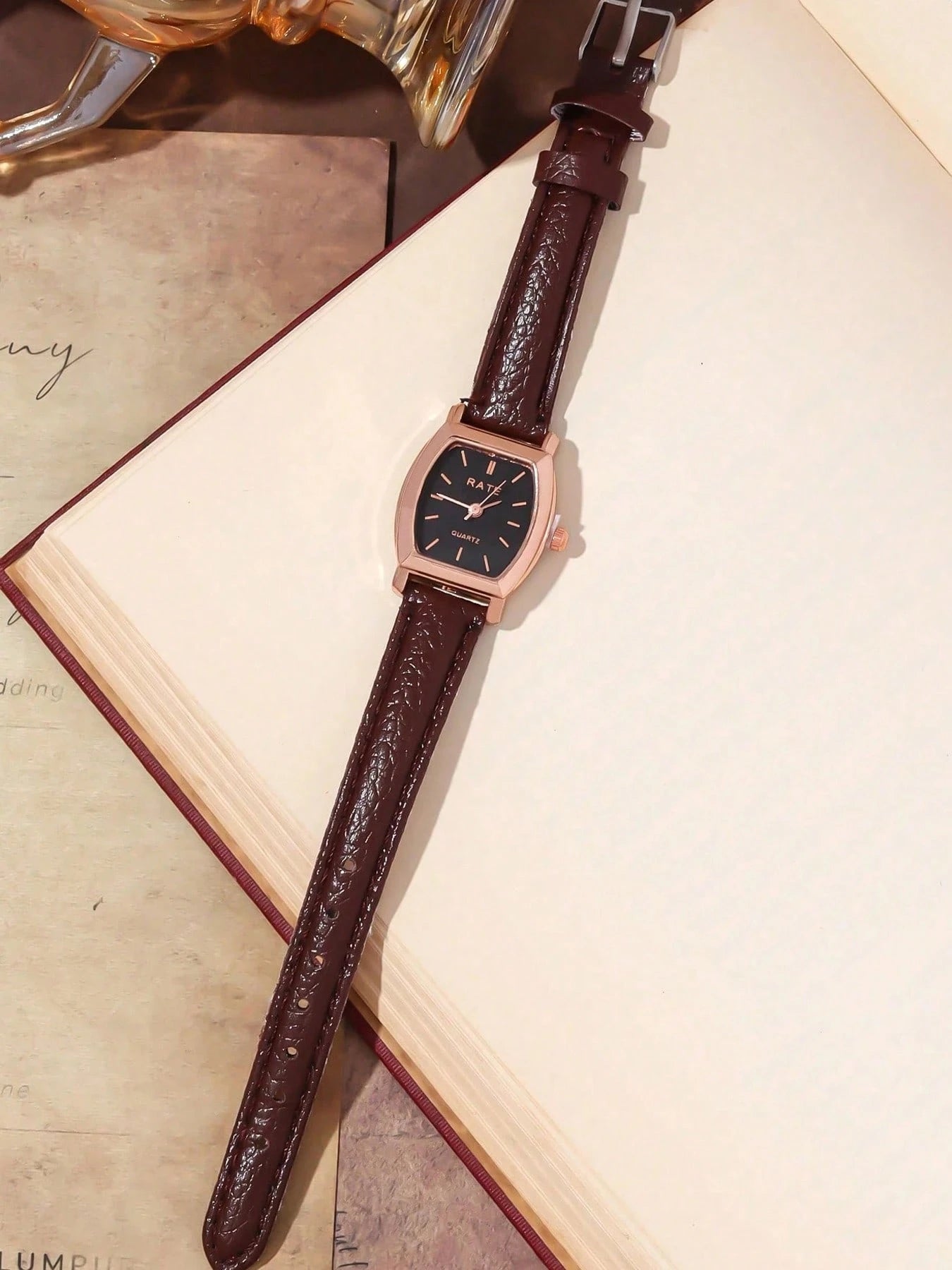 1pc Retro Vintage Women's Watch, High-Quality Student Style, Lightweight Luxury British Small Dial Quartz Watch For Ladies