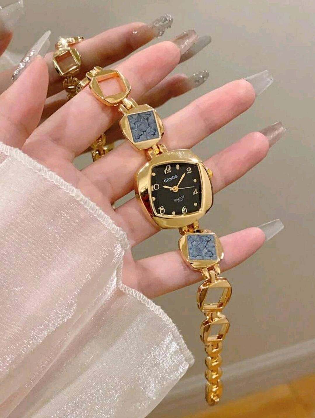1pc Women's Gold Alloy Asymmetrical Bracelet Watch, Fashion Arabic Numeral Dial, Quartz Movement, Adjustable Strap, Suitable For Daily Decoration And Holiday Gifts