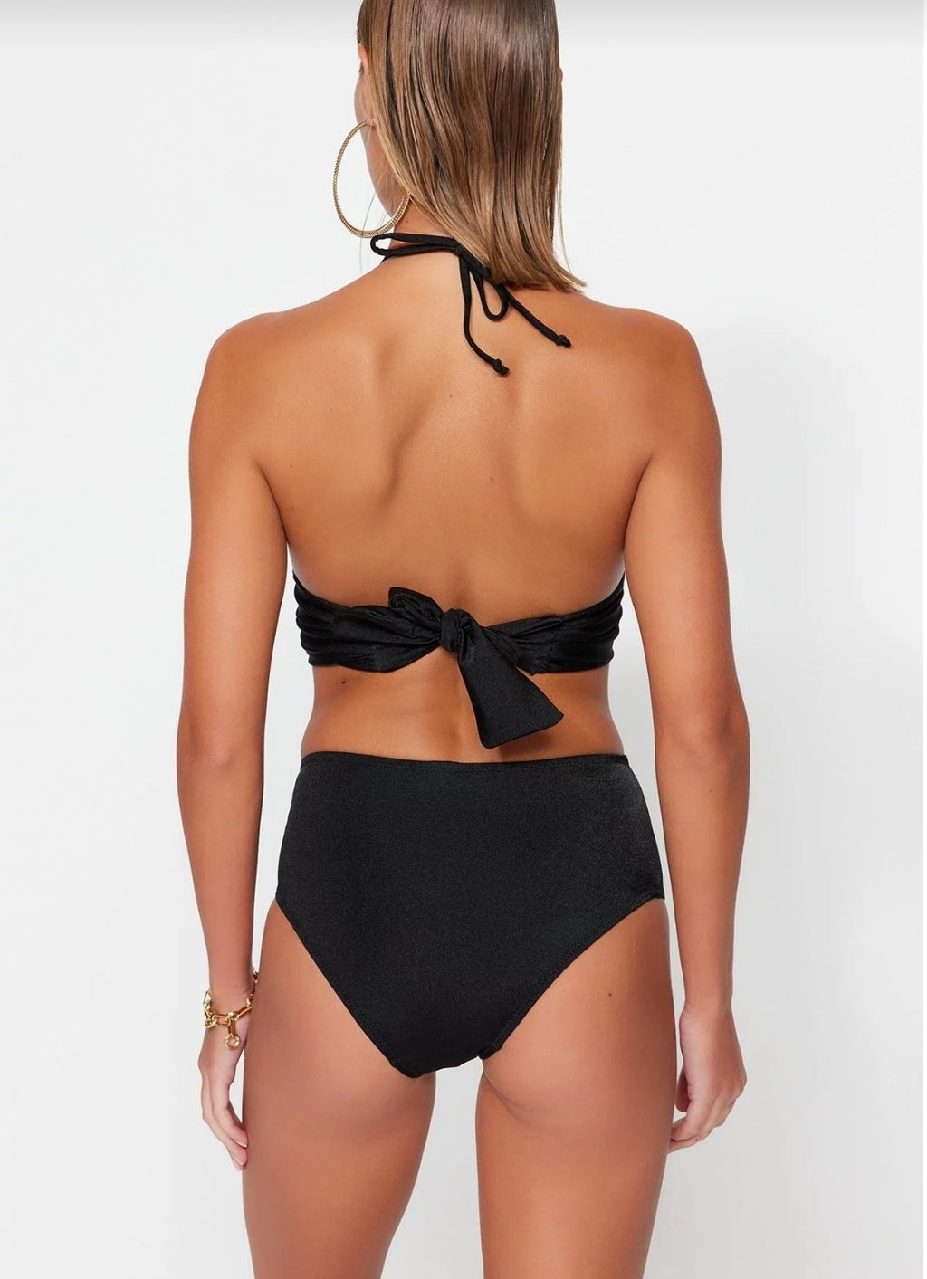 Black Accessory Bralette Covered Regular High Waist
Bikini Set Tbess23Bt00073