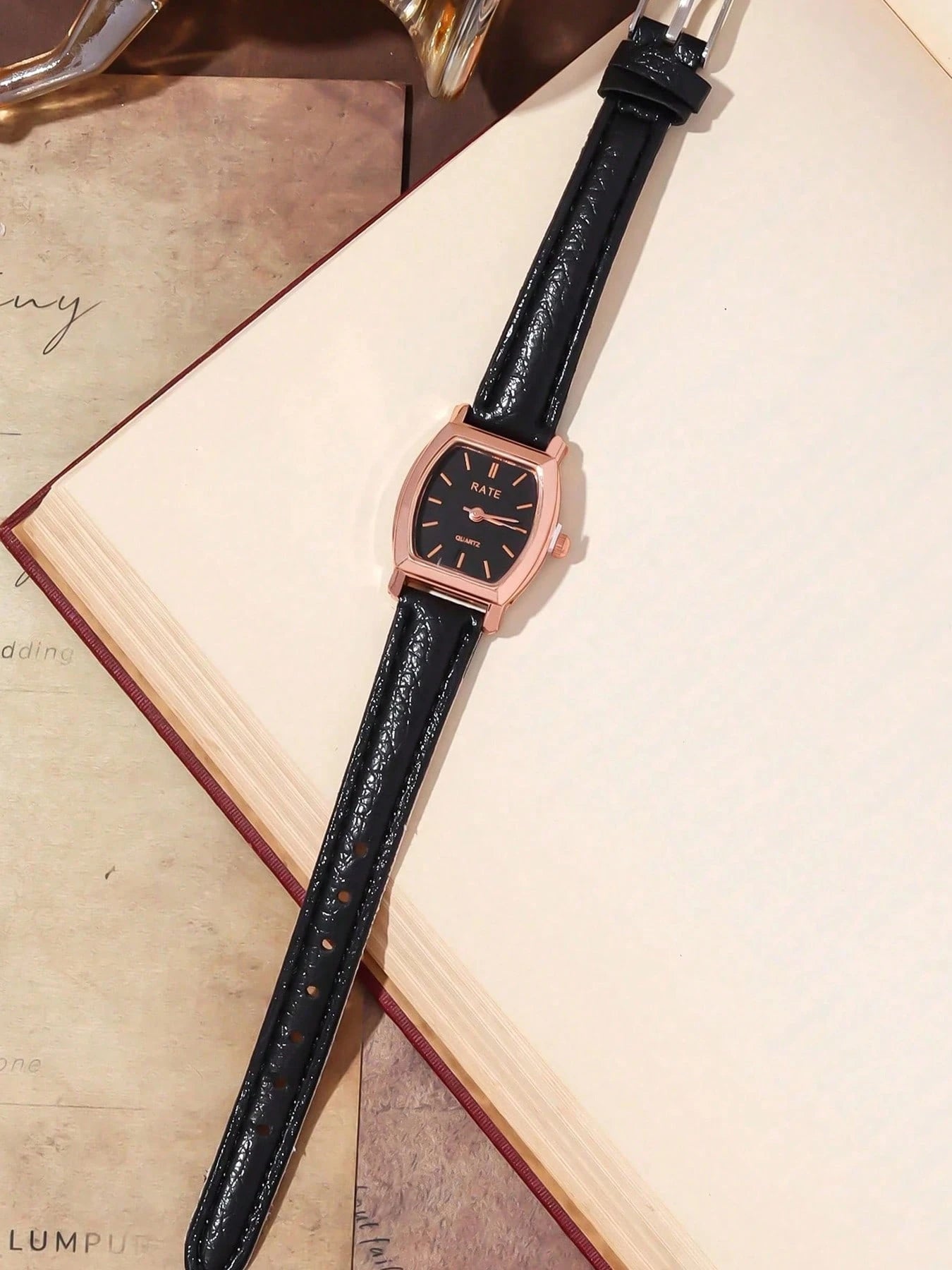 1pc Retro Vintage Women's Watch, High-Quality Student Style, Lightweight Luxury British Small Dial Quartz Watch For Ladies